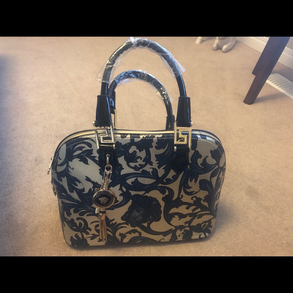 Purses - Picture 3 of 8